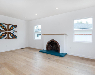 180 W Harriet Street - Photo Thumbnail 3