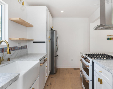 180 W Harriet Street - Photo Thumbnail 7