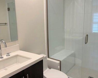 1400 N Fuller - Photo Thumbnail 7