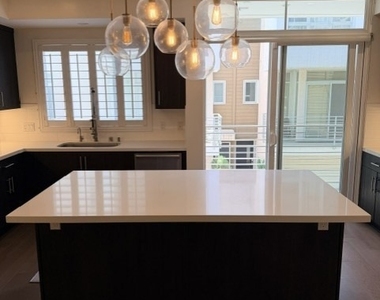 1400 N Fuller - Photo Thumbnail 18