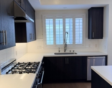 1400 N Fuller - Photo Thumbnail 17