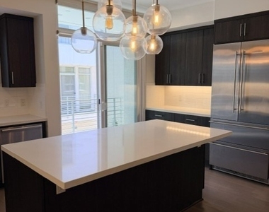 1400 N Fuller - Photo Thumbnail 16
