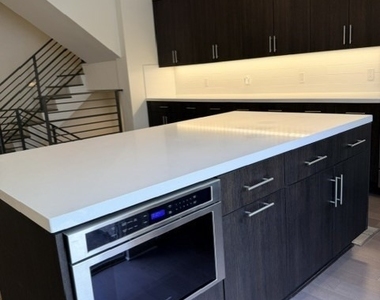 1400 N Fuller - Photo Thumbnail 15