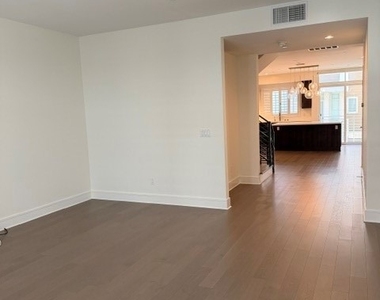 1400 N Fuller - Photo Thumbnail 24
