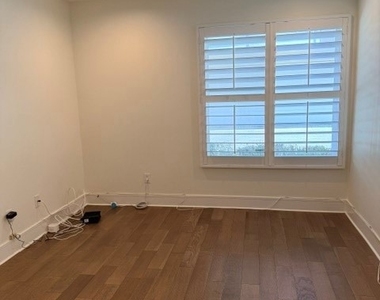 1400 N Fuller - Photo Thumbnail 5