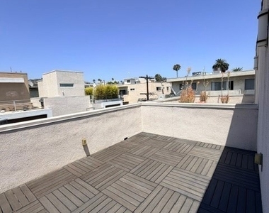 1400 N Fuller - Photo Thumbnail 32
