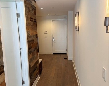 1400 N Fuller - Photo Thumbnail 2