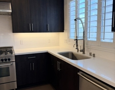 1400 N Fuller - Photo Thumbnail 14
