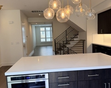 1400 N Fuller - Photo Thumbnail 13