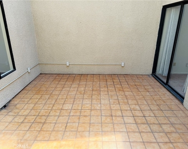 8933 Modesto Circle - Photo Thumbnail 5