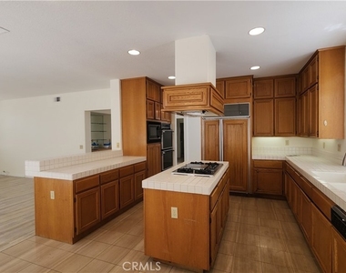2162 Ventia - Photo Thumbnail 17