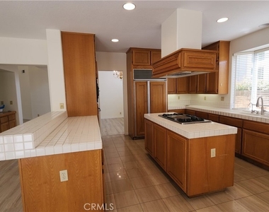 2162 Ventia - Photo Thumbnail 16