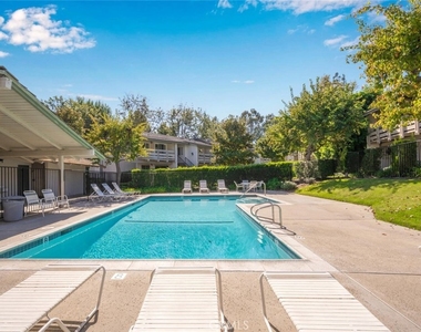 23732 Hillhurst - Photo Thumbnail 13