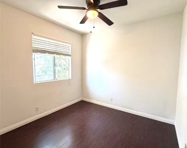32 Carlsbad - Photo Thumbnail 21
