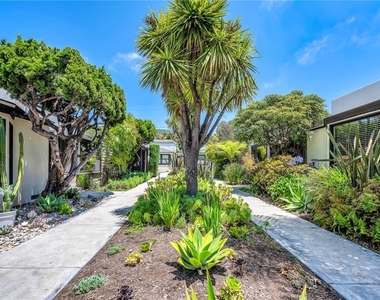 544 Glenneyre - Photo Thumbnail 1