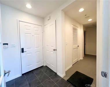 6020 Seabluff Drive - Photo Thumbnail 3