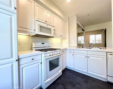 6020 Seabluff Drive - Photo Thumbnail 12