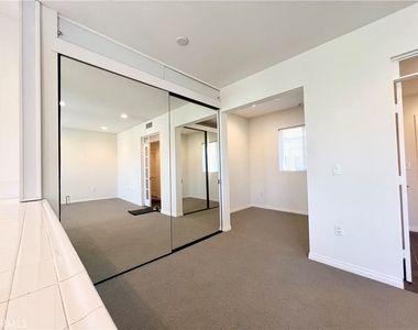6020 Seabluff Drive - Photo Thumbnail 8