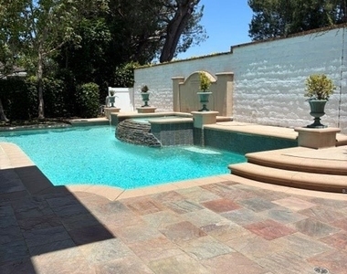 32 Gleneagles Drive - Photo Thumbnail 6