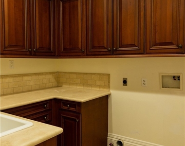 32 Gleneagles Drive - Photo Thumbnail 9
