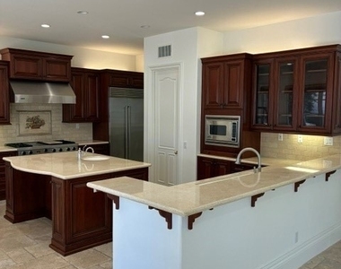 32 Gleneagles Drive - Photo Thumbnail 5