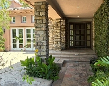 32 Gleneagles Drive - Photo Thumbnail 2