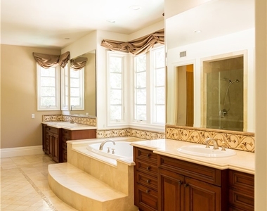 32 Gleneagles Drive - Photo Thumbnail 11