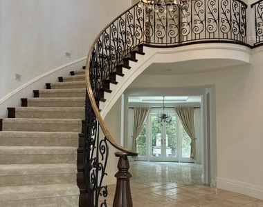 32 Gleneagles Drive - Photo Thumbnail 3
