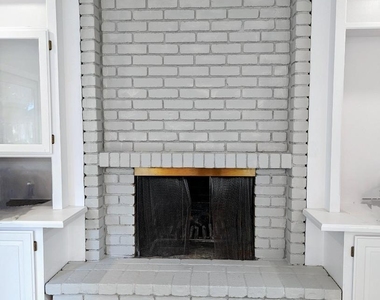 6525 Idlewild Court - Photo Thumbnail 4