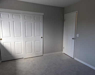 6525 Idlewild Court - Photo Thumbnail 12