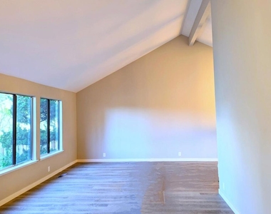 6525 Idlewild Court - Photo Thumbnail 2