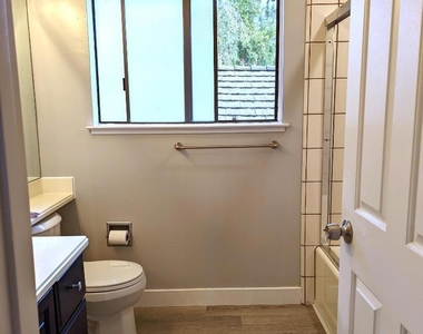 6525 Idlewild Court - Photo Thumbnail 13