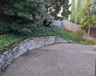 6525 Idlewild Court - Photo Thumbnail 17