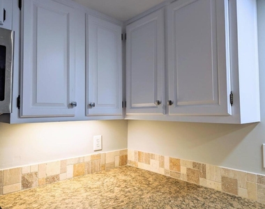 6525 Idlewild Court - Photo Thumbnail 7