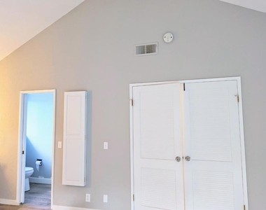 6525 Idlewild Court - Photo Thumbnail 10