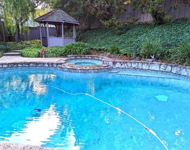 6525 Idlewild Court - Photo Thumbnail 19