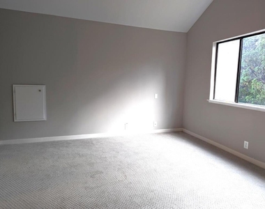 6525 Idlewild Court - Photo Thumbnail 9