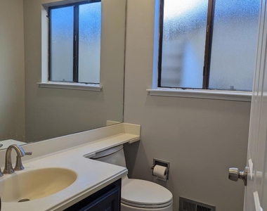 6525 Idlewild Court - Photo Thumbnail 16