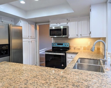 6525 Idlewild Court - Photo Thumbnail 8