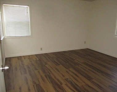 8495 Murray Avenue - Photo Thumbnail 28