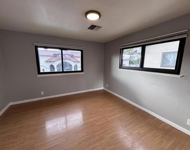 950 Clyde Avenue - Photo Thumbnail 2