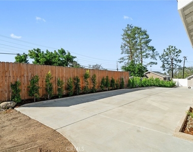 1318 Malachite Avenue - Photo Thumbnail 3