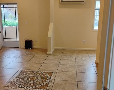 271 Park Avenue - Photo Thumbnail 3