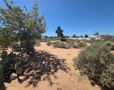 13881 Jicarilla Road - Photo Thumbnail 21