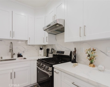 16713 Devonshire Street - Photo Thumbnail 4
