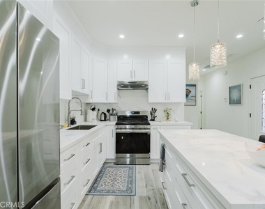 16713 Devonshire Street - Photo Thumbnail 12