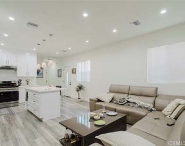 16713 Devonshire Street - Photo Thumbnail 10