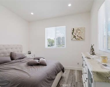 16713 Devonshire Street - Photo Thumbnail 19