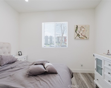 16713 Devonshire Street - Photo Thumbnail 22