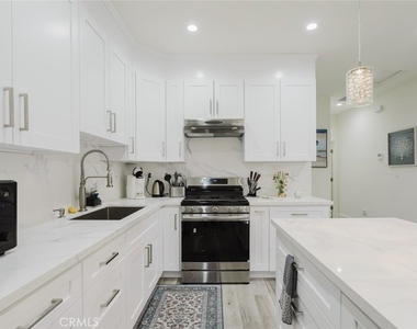 16713 Devonshire Street - Photo Thumbnail 16